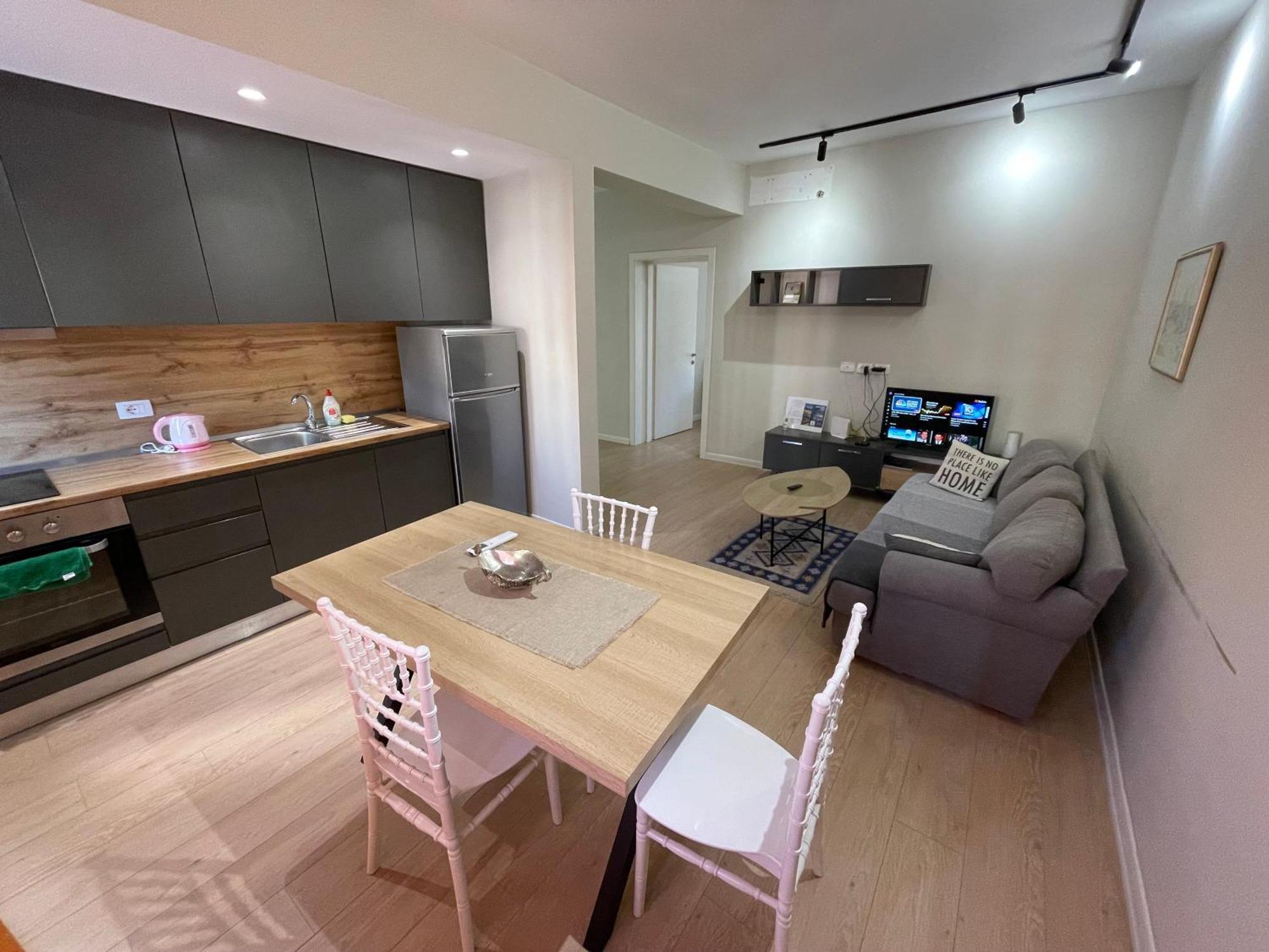 Downtown View Modern Apartment ティラナ エクステリア 写真
